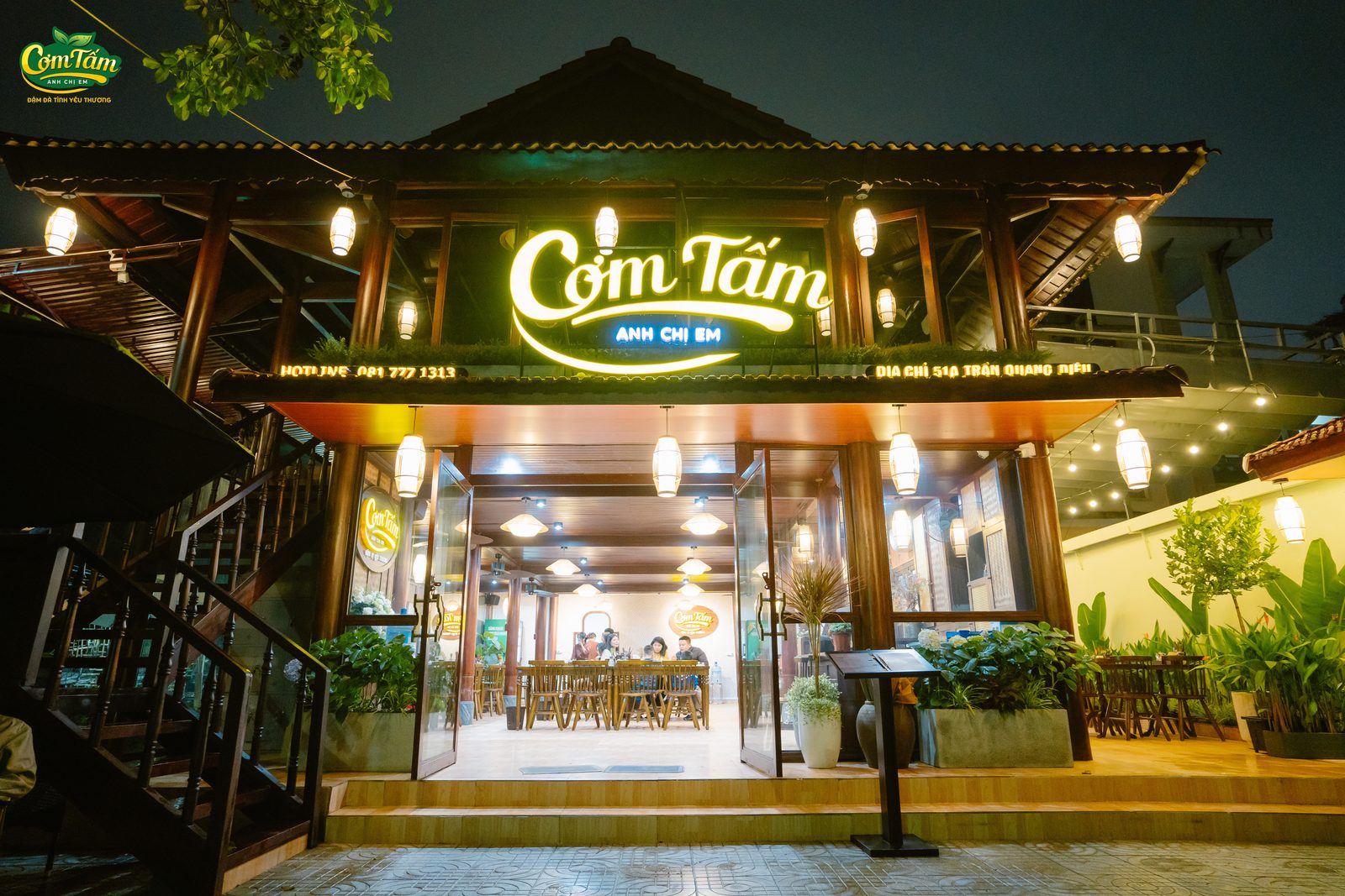 Mặt tiền Nhà Tấm về đêm